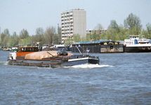 50996 Gezicht op een binnenvaartschip op het Amsterdam-Rijnkanaal te Utrecht.